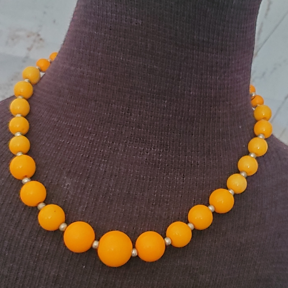 Vintage goldtone and orange ombre graduated size and color bead necklace